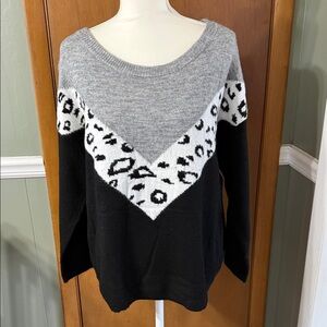 Miracle Gray and Black Leopard Print Sweater Size S/M